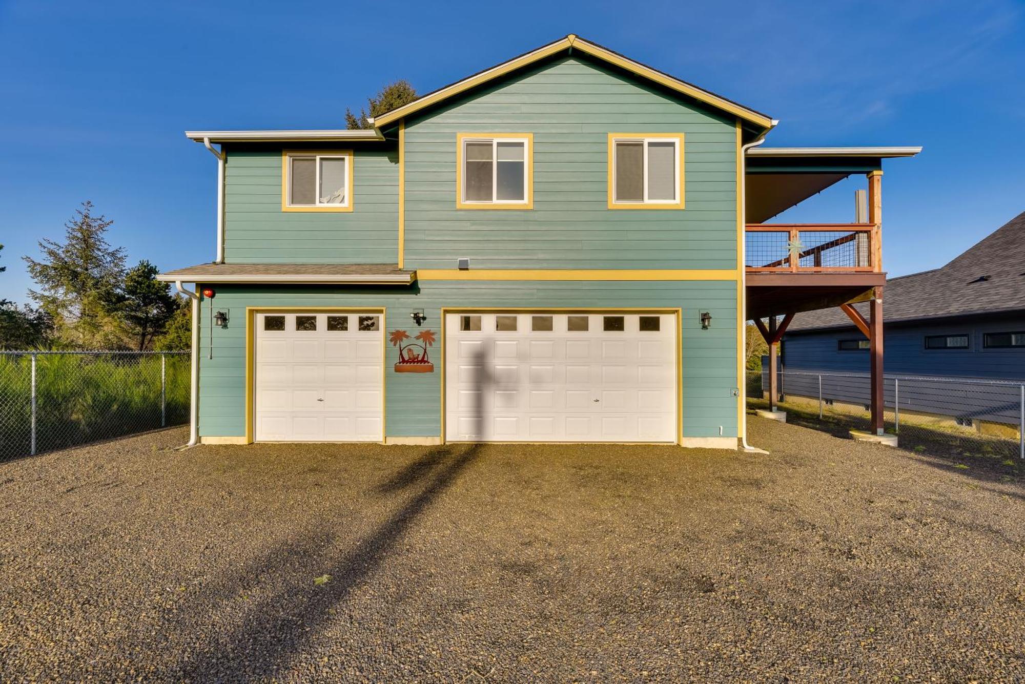 Canal-Front Home In Ocean Shores With Dock And Views! Eksteriør bilde