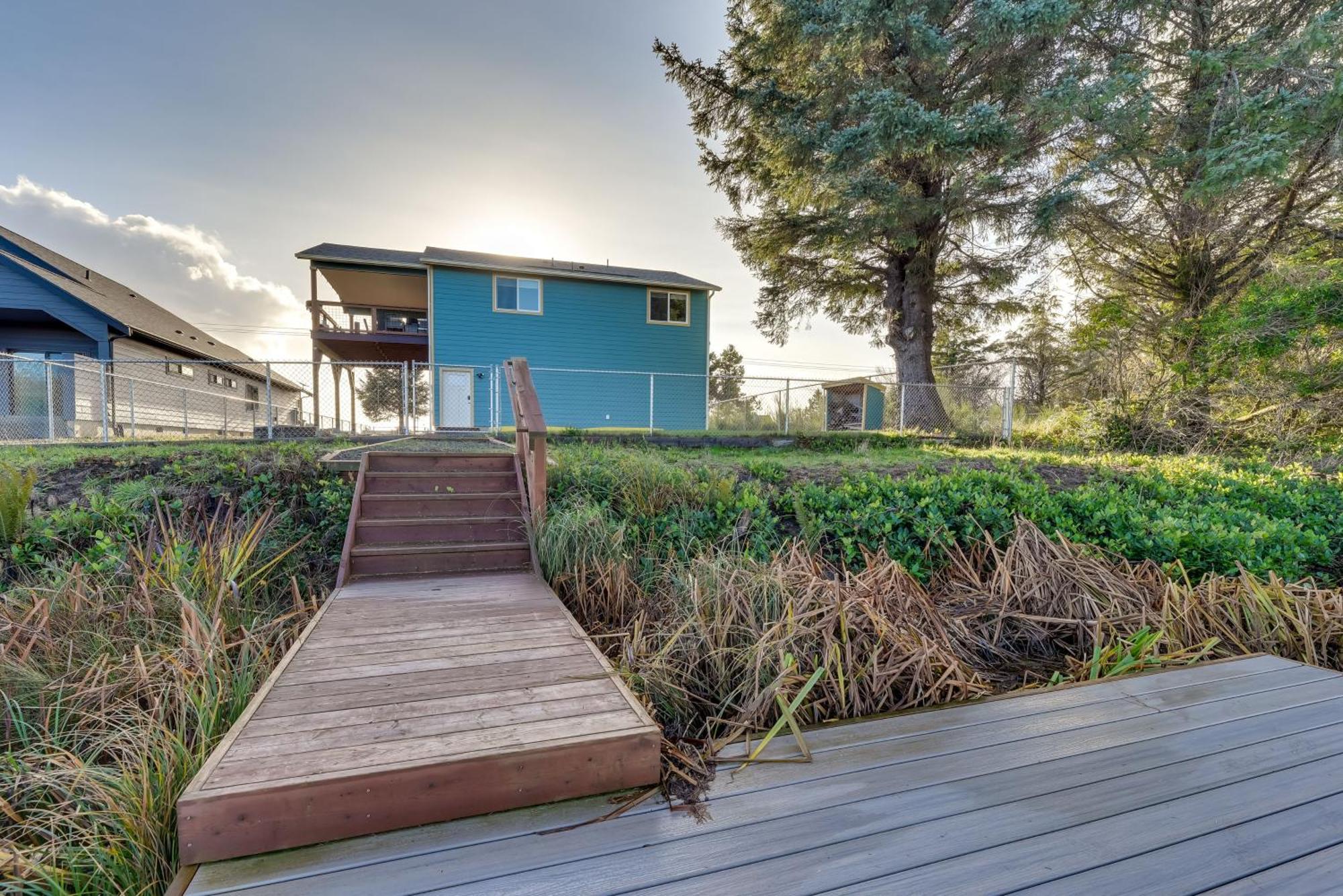 Canal-Front Home In Ocean Shores With Dock And Views! Eksteriør bilde