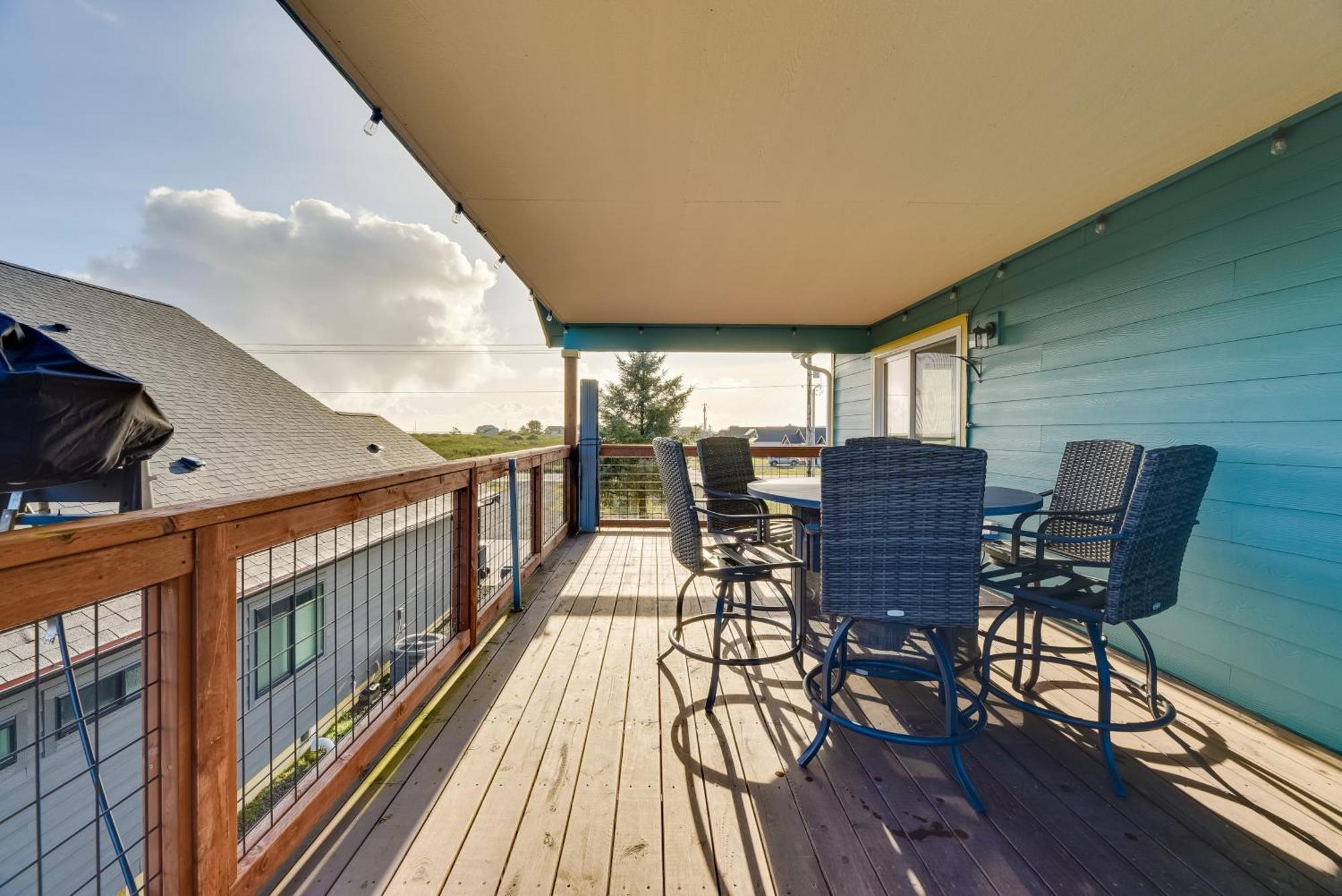 Canal-Front Home In Ocean Shores With Dock And Views! Eksteriør bilde