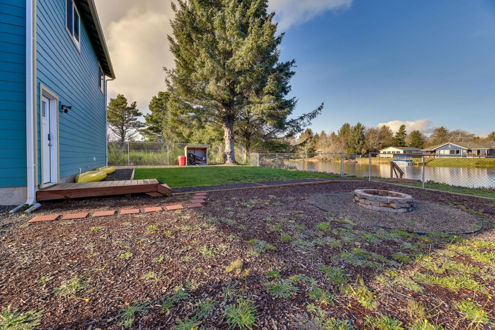 Canal-Front Home In Ocean Shores With Dock And Views! Eksteriør bilde