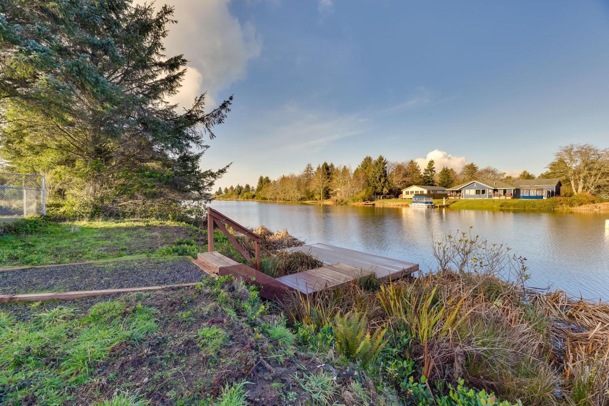 Canal-Front Home In Ocean Shores With Dock And Views! Eksteriør bilde