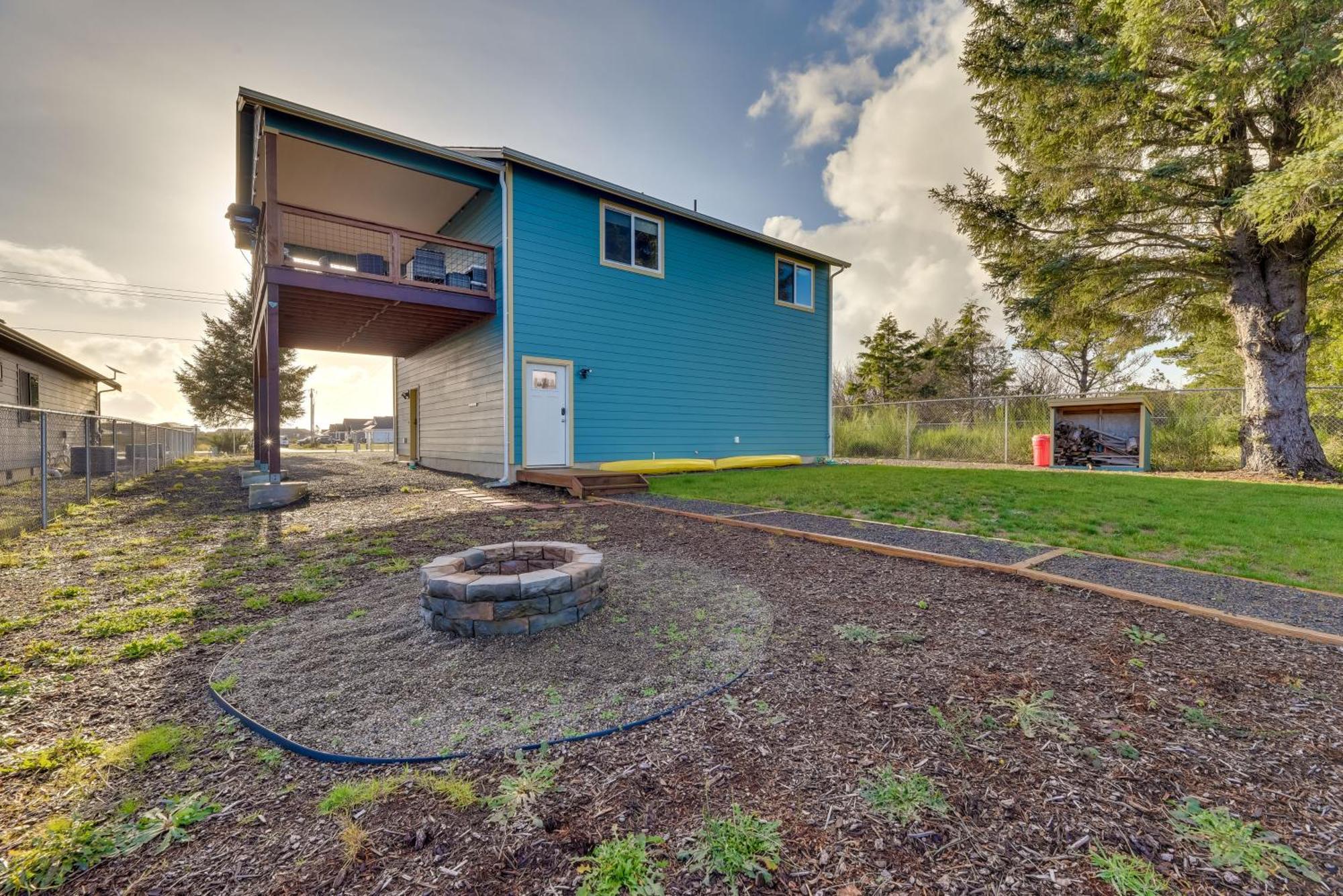 Canal-Front Home In Ocean Shores With Dock And Views! Eksteriør bilde