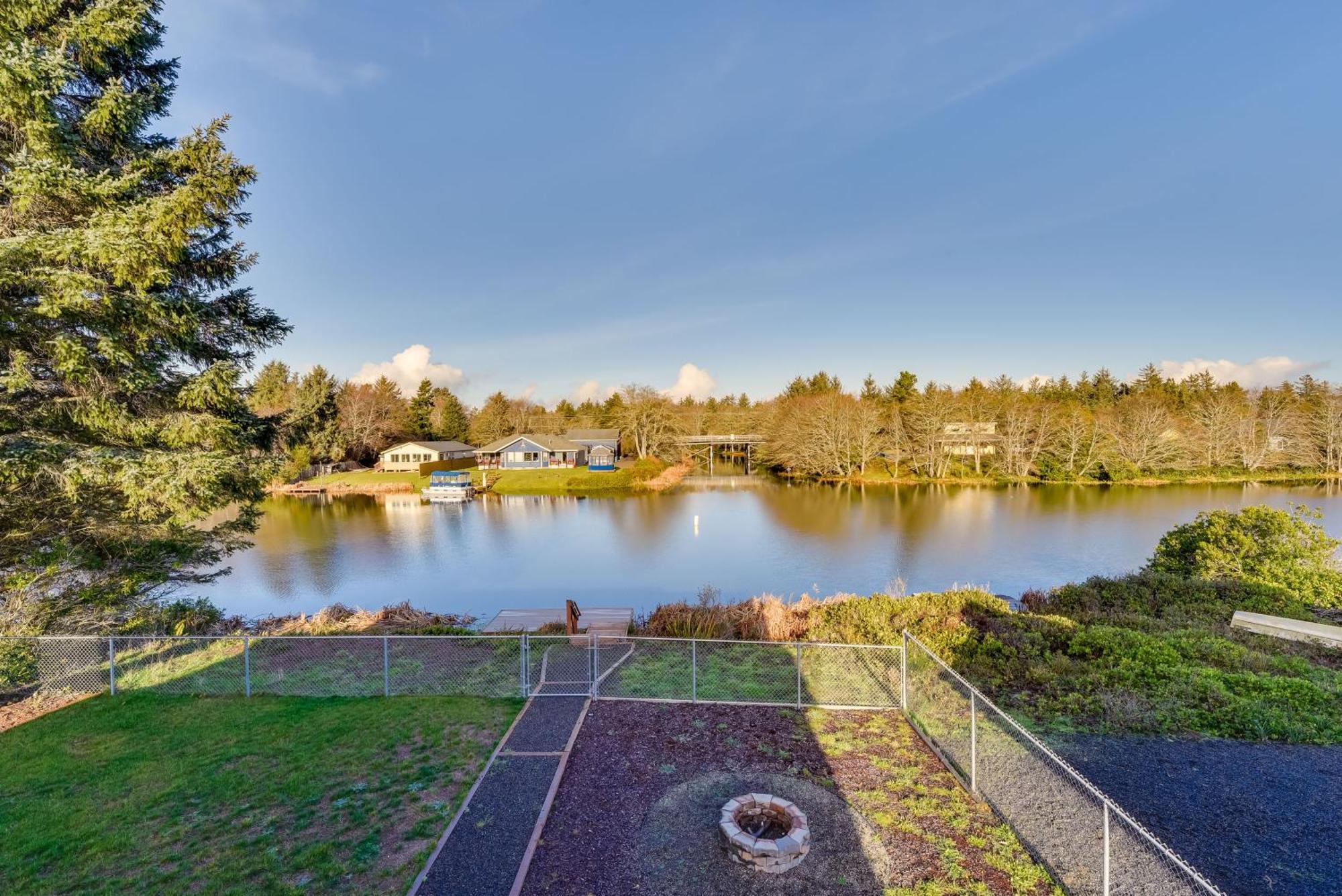 Canal-Front Home In Ocean Shores With Dock And Views! Eksteriør bilde